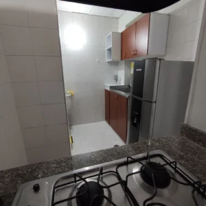 Cocina equipada apartamento amoblado en sur Cali para alquiler por meses