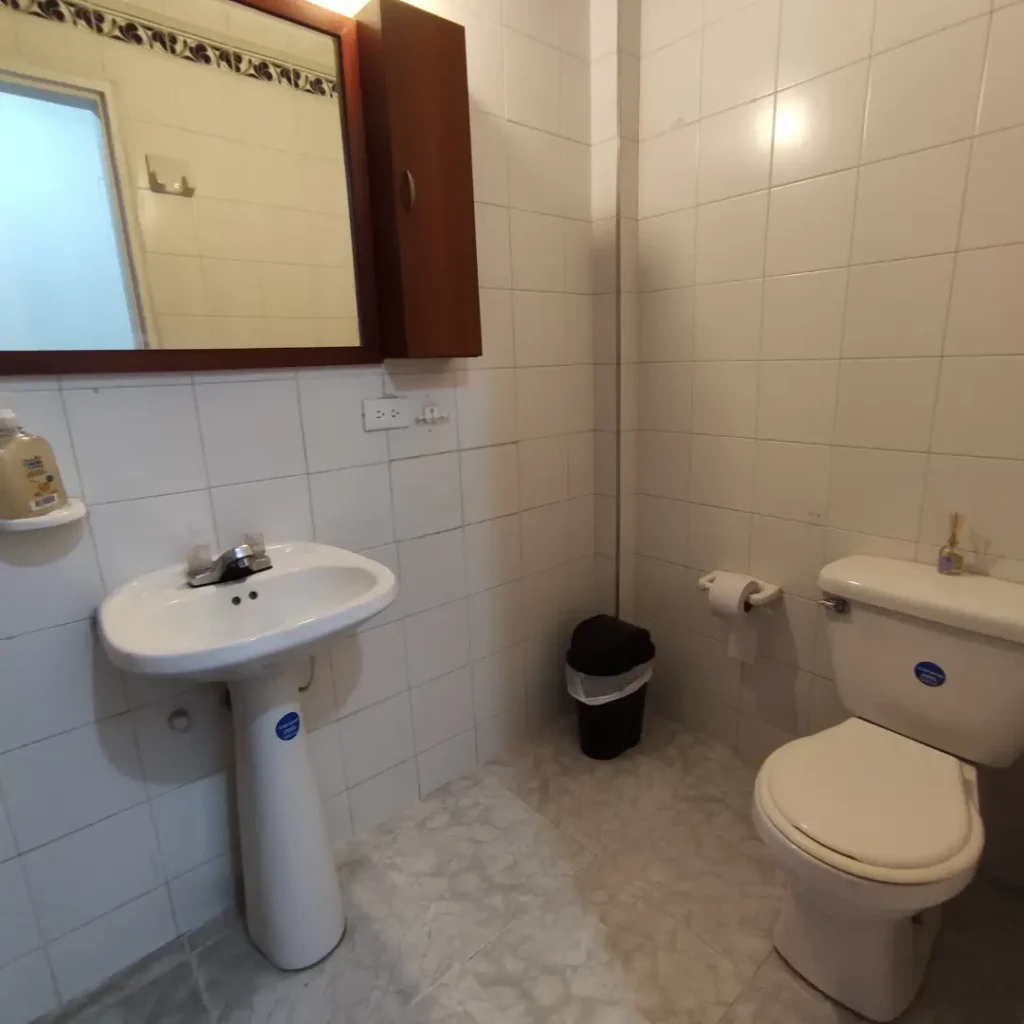 Baño con agua caliente apartamento amoblado cali sur por dias