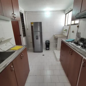 Cocina equipada alquiler apartamento amoblado Cali
